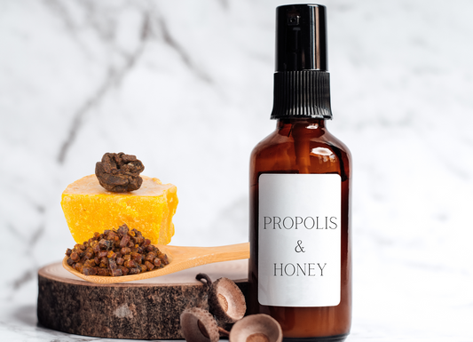 Cum să-ți faci propriul spray de gât natural cu propolis și miere